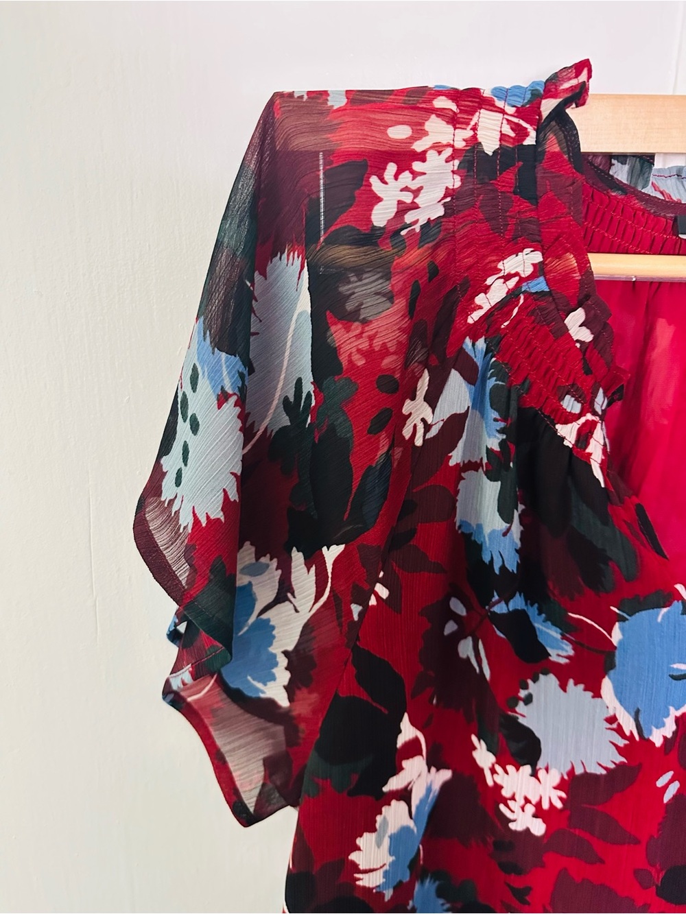 Ann Taylor Red Floral Short-Sleeve V-Neck Blouse with Blue Accents - Picture 2 of 8